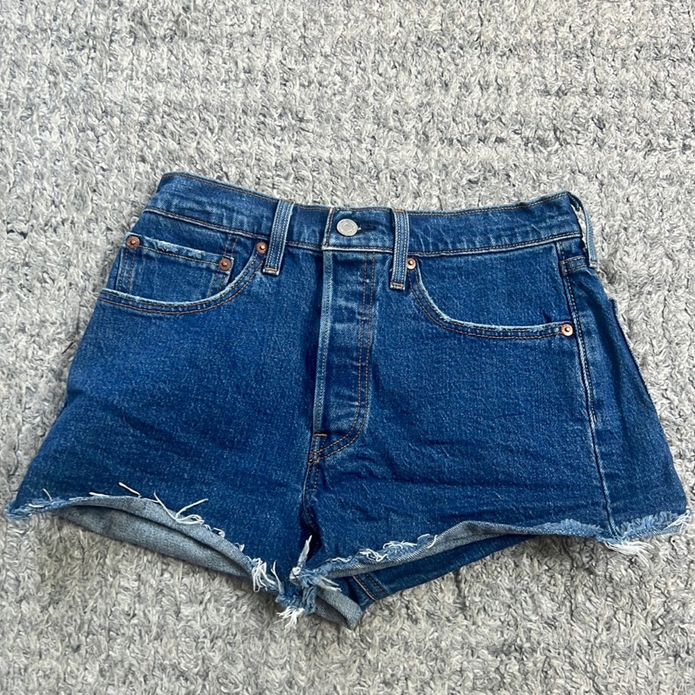 Levis 501 Women’s jean shorts size 26